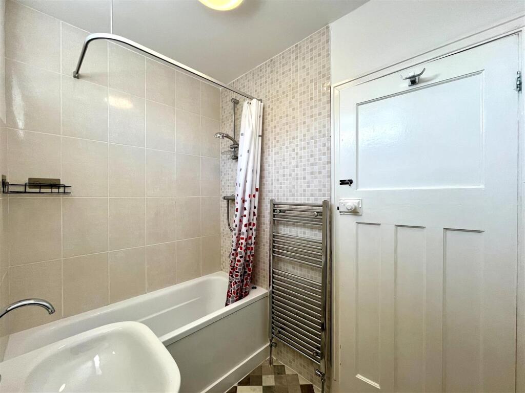 Family Bathroom Aspect 2
