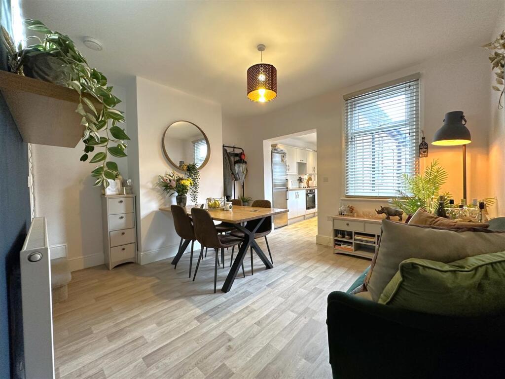 Dining Room Open-Plan To Kitchen 202