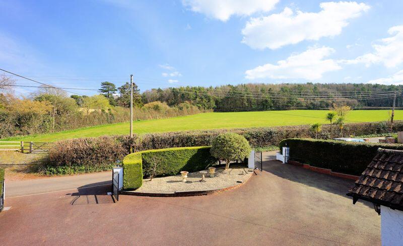 The outlook to the front