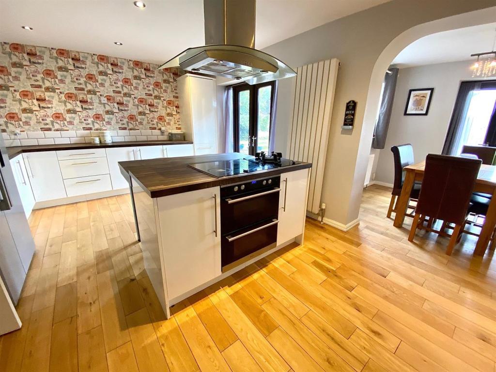 woodward court 14 kitchen 2.jpg