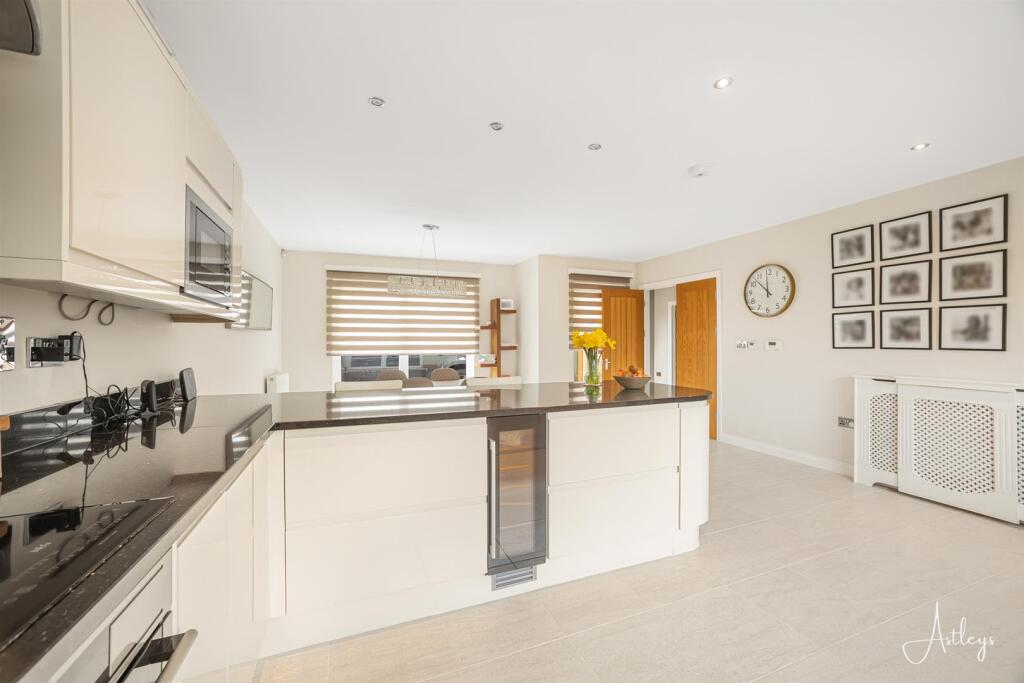 Kitchen/Breakfast Room