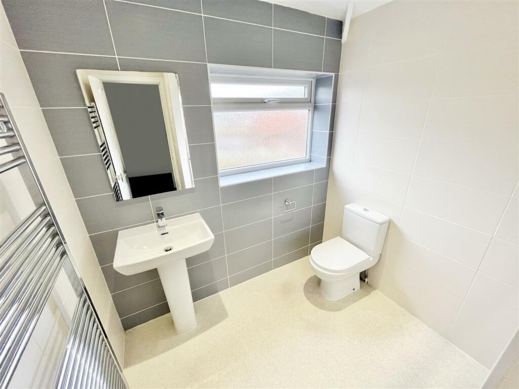 Shower Room.jpg