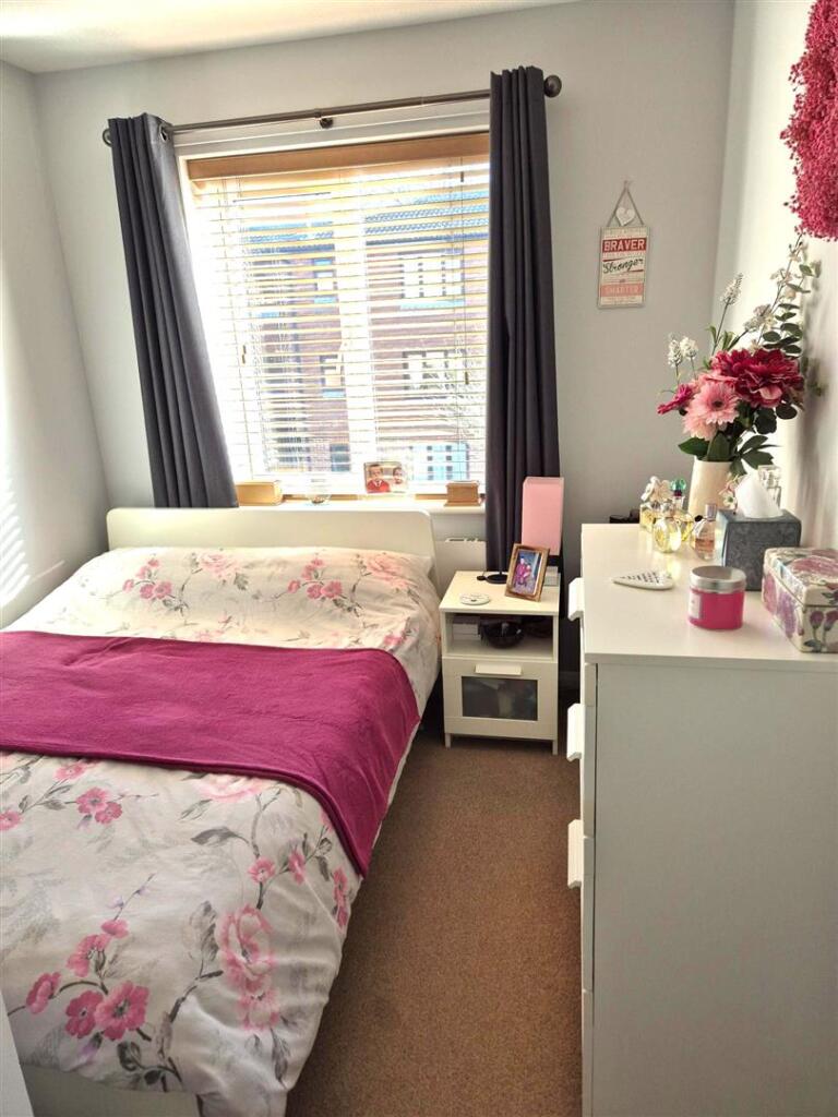 Bed 2.jpg