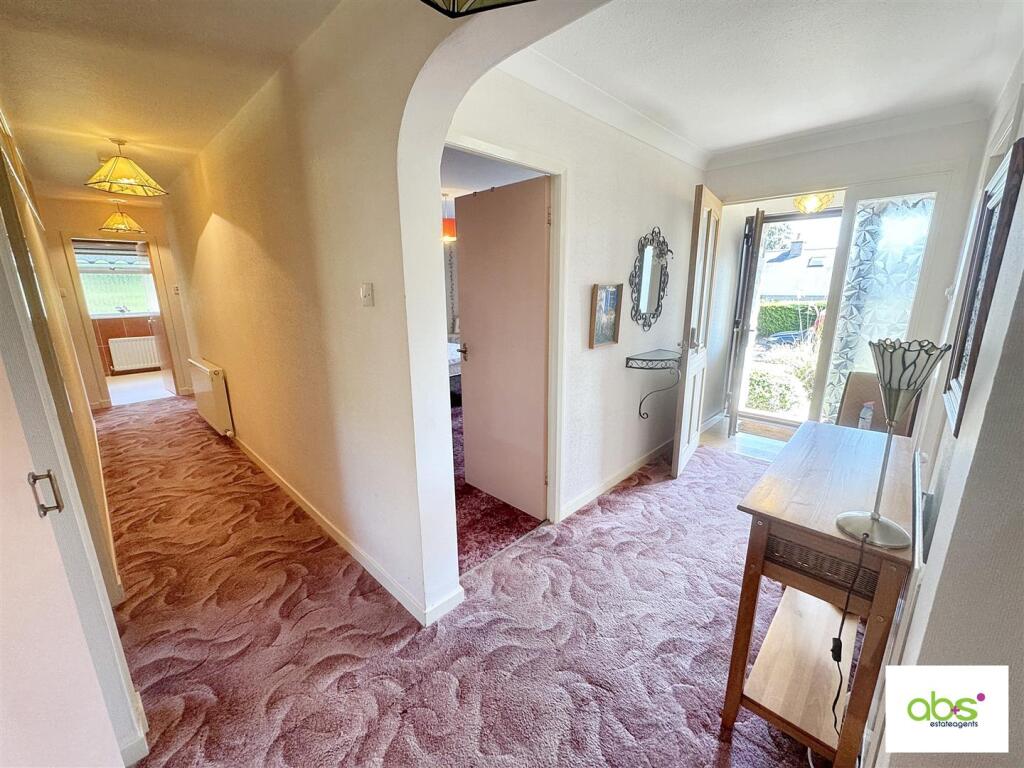 Entrance Vestibule : Hallway