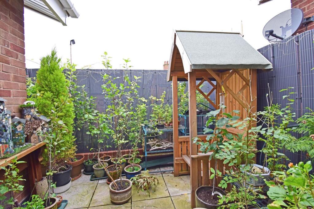 29 Old Station Road, bed 1 balcony.jpg