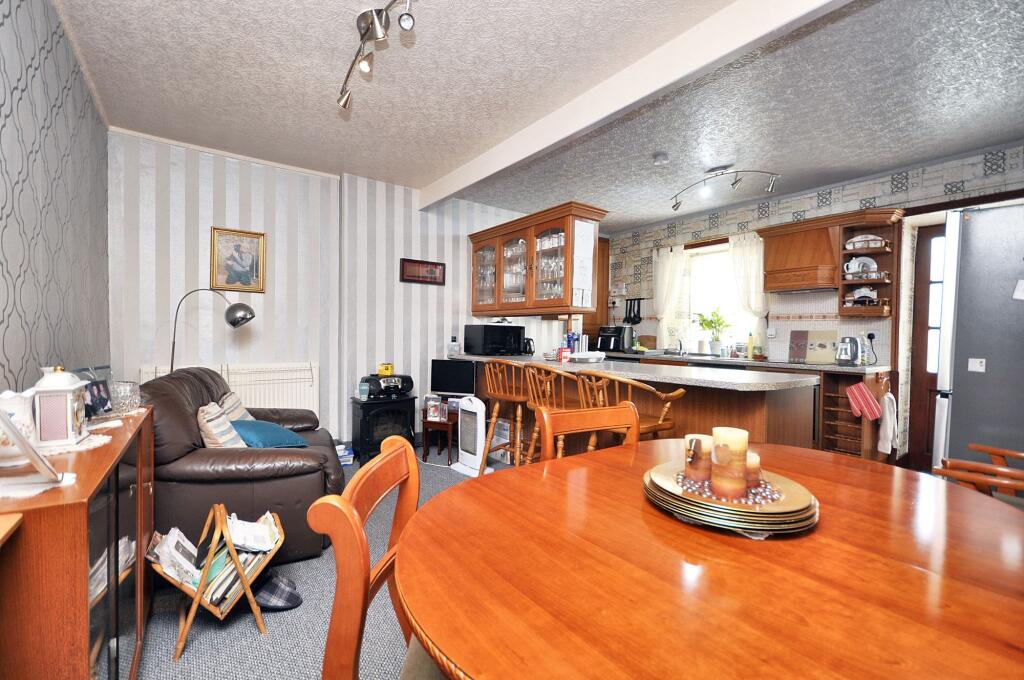 Kitchen/ Dining Area