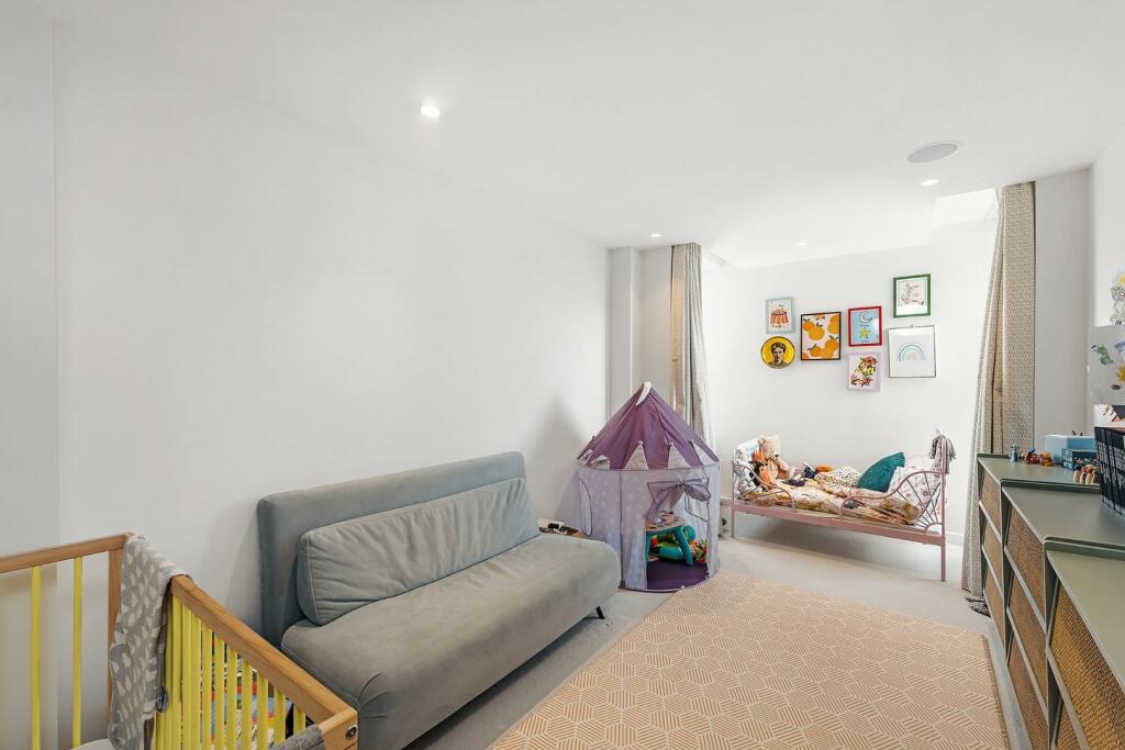 Bedroom 2.JPG
