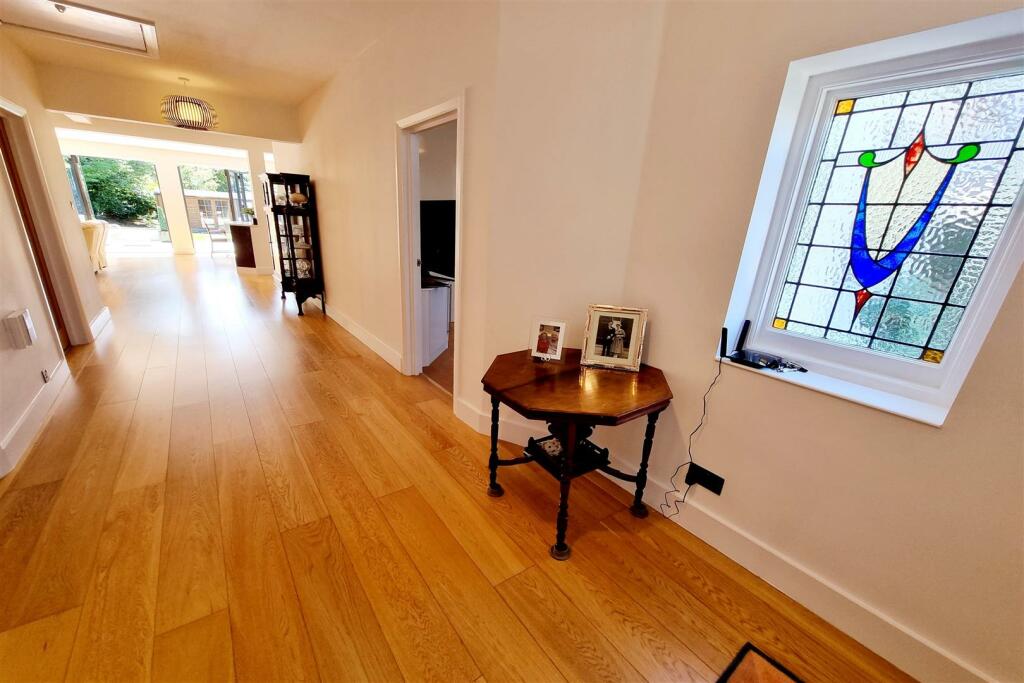 RECEPTION HALLWAY: PIC. 2
