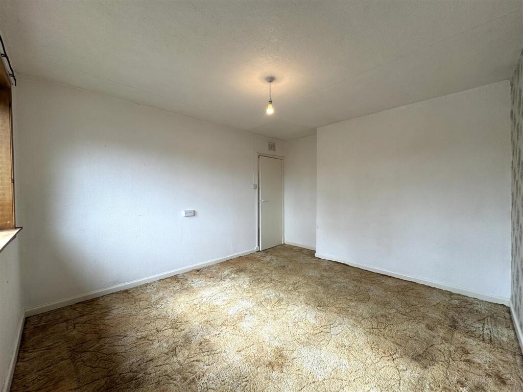 BEDROOM 2.1.JPG
