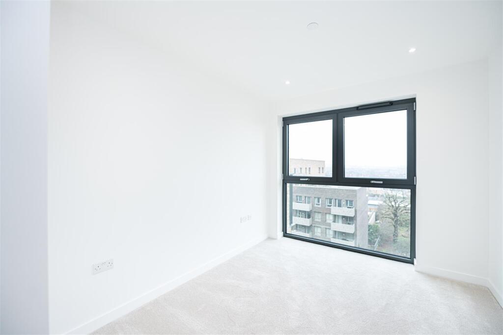 Bedroom One        .jpg