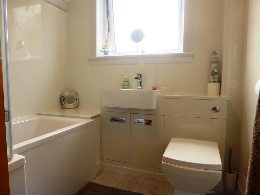 Bathroom 1.JPG