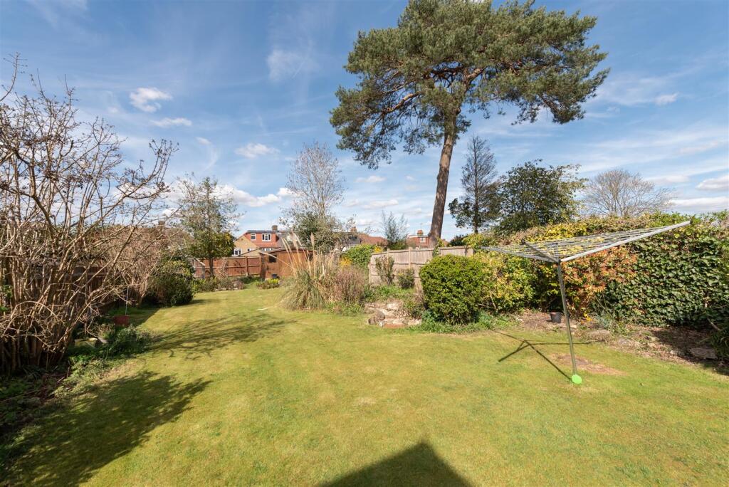 Queen Elizabrth Dr 4.jpg