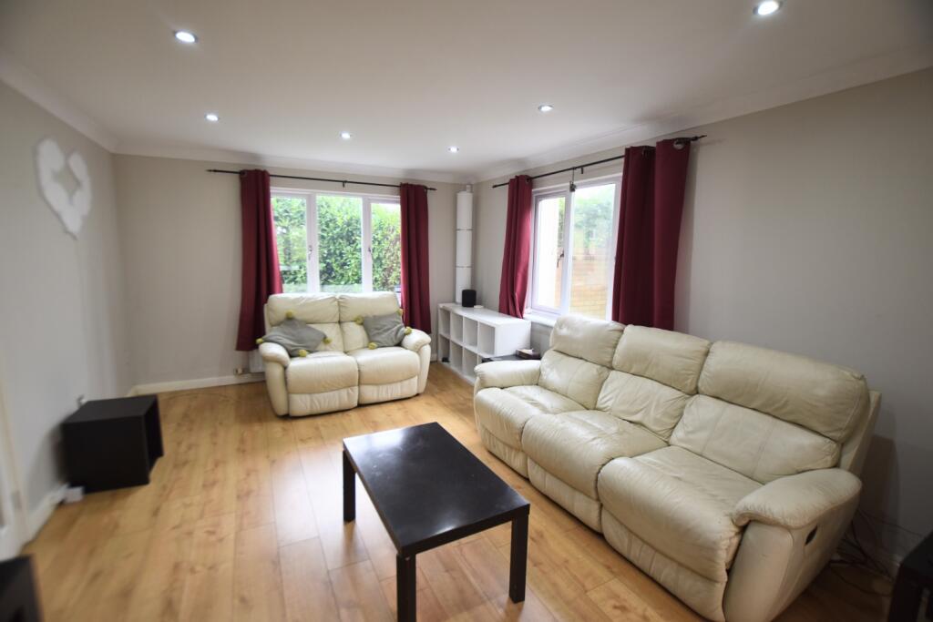 72 Pimpernel Grove lounge