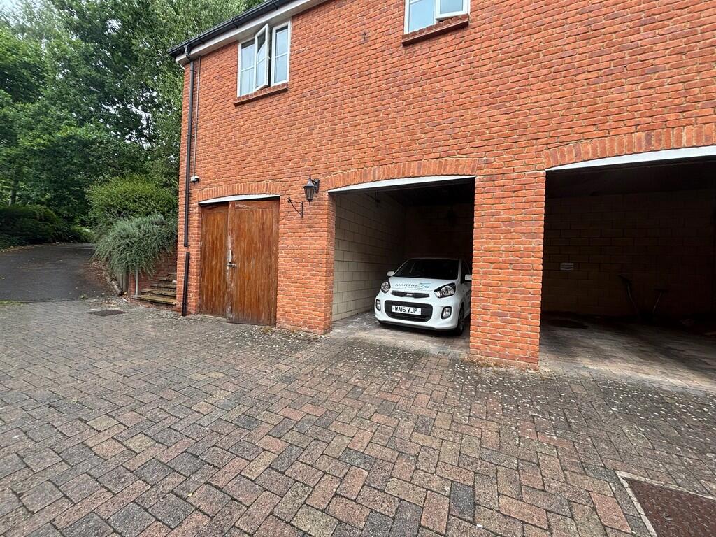 5d25d042-carport