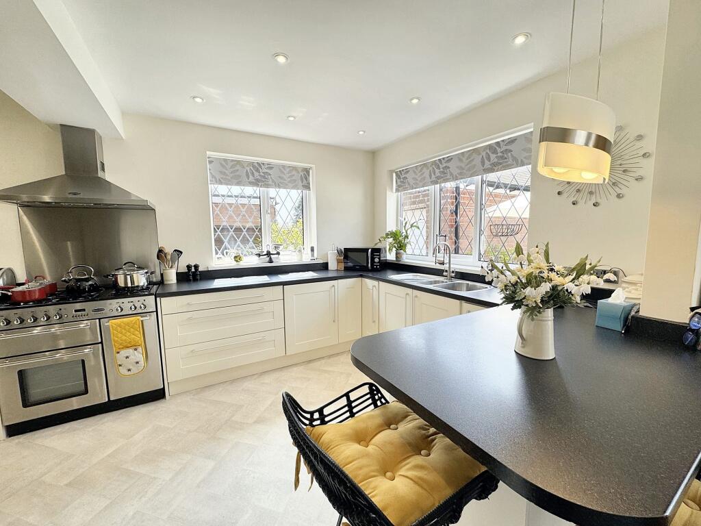 Kitchen/Breakfast Room