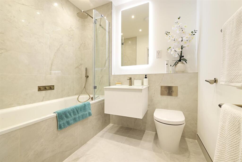 1-CobhamRd-ShowApt-3-7502.jpg