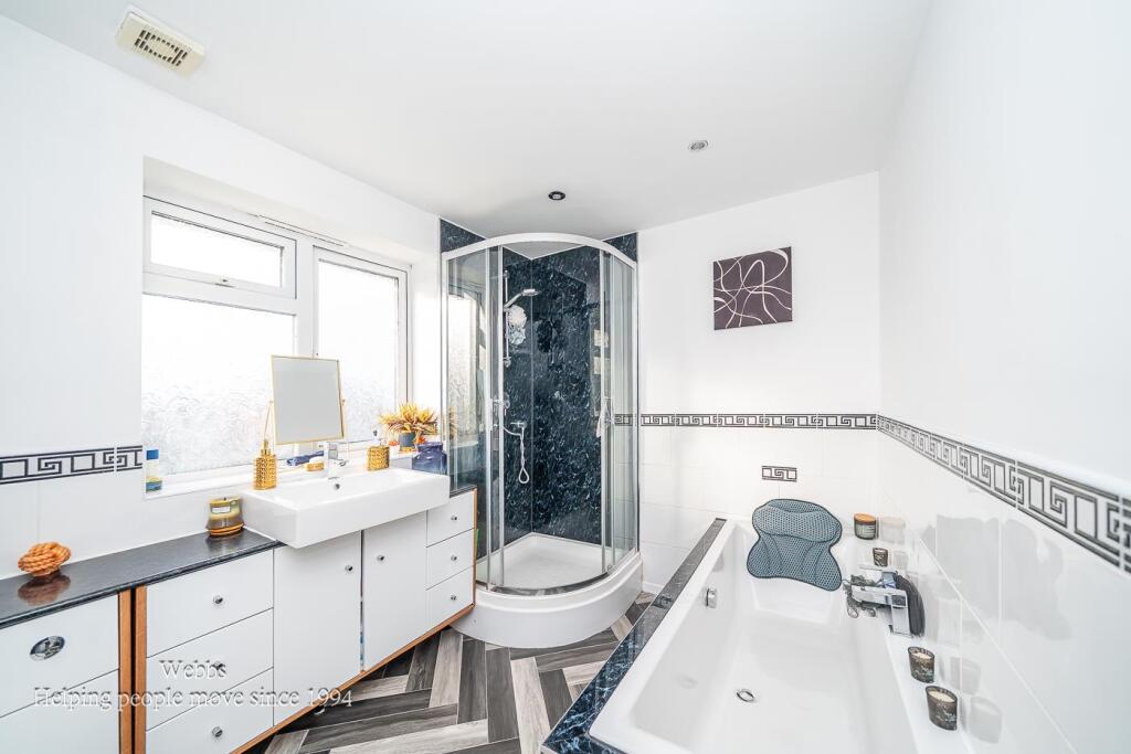 en-suite bathroom