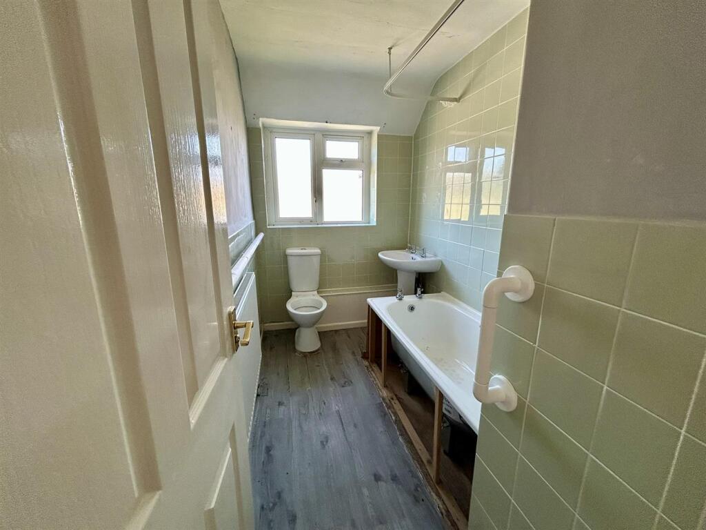 Bathroom (1).JPEG
