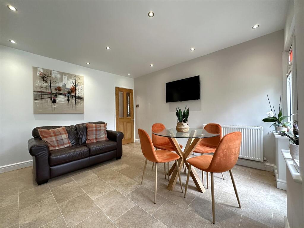 Living/Dining Area 609