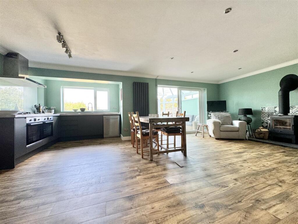 Open Plan sitting room/kitchen