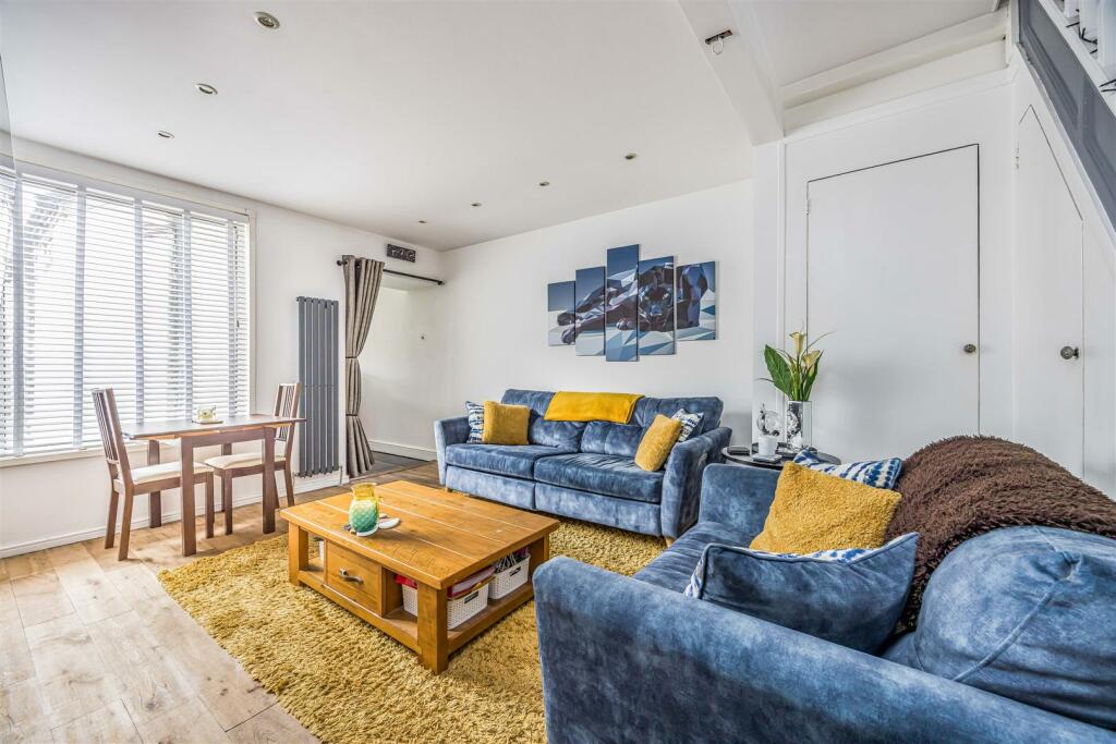 2 Wykeham Avenue, Portsmouth-Small-PorticoMarketin