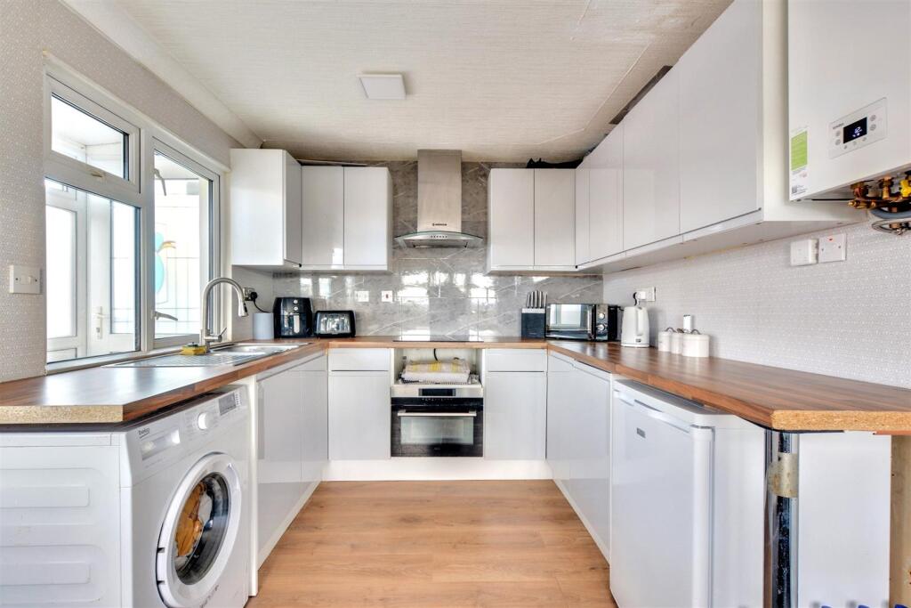 Kitchen (2).jpeg