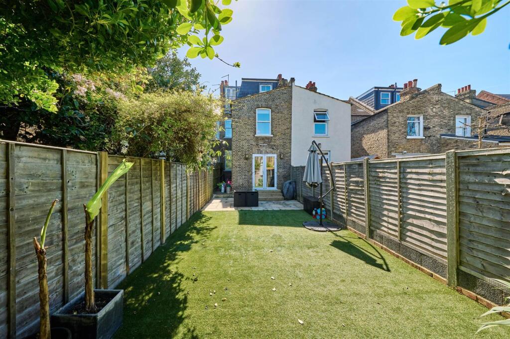 James_Anderson_-_Fawe_Park_Rd__London_SW15_2EG__UK