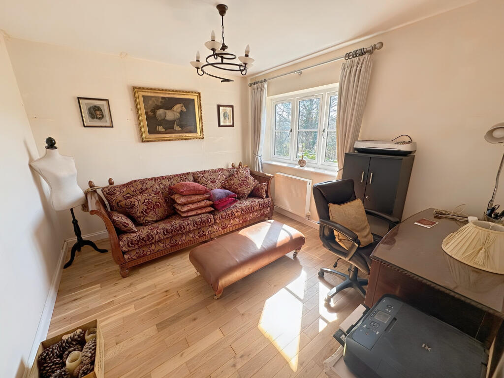 Office/guest bedroom