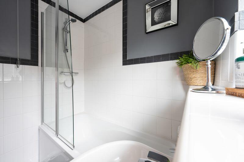 HOUSE BATHROOM with SHOWER (2)