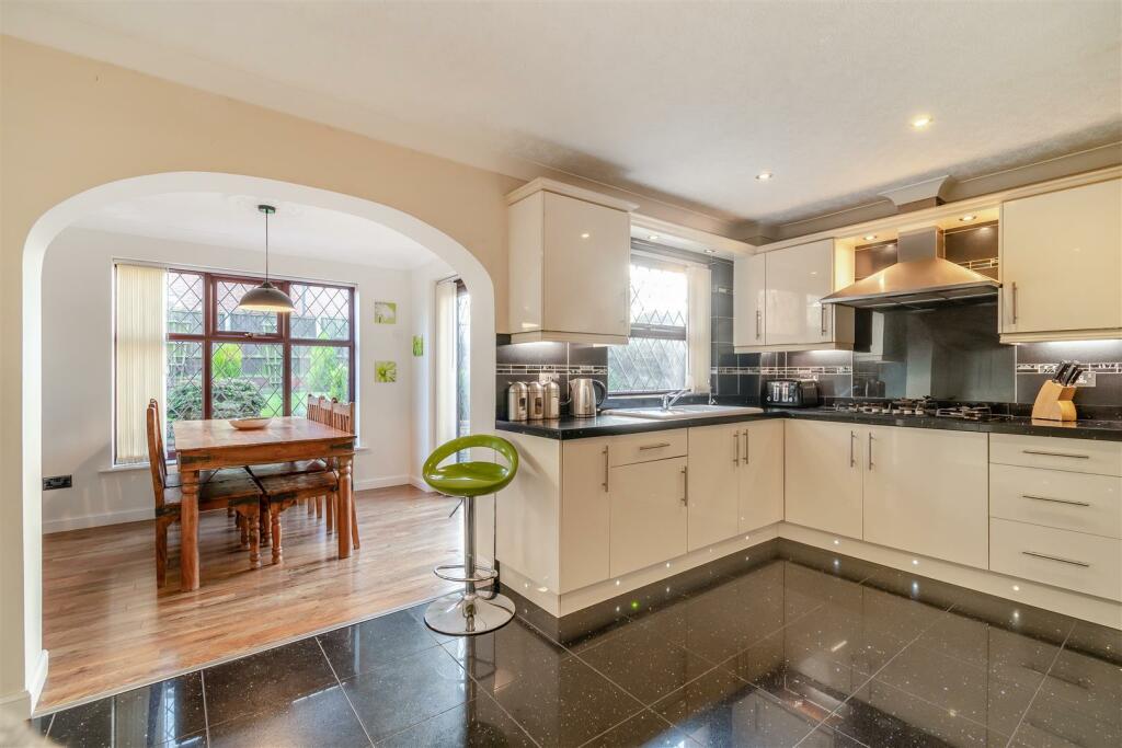 8576940-interior08.jpg