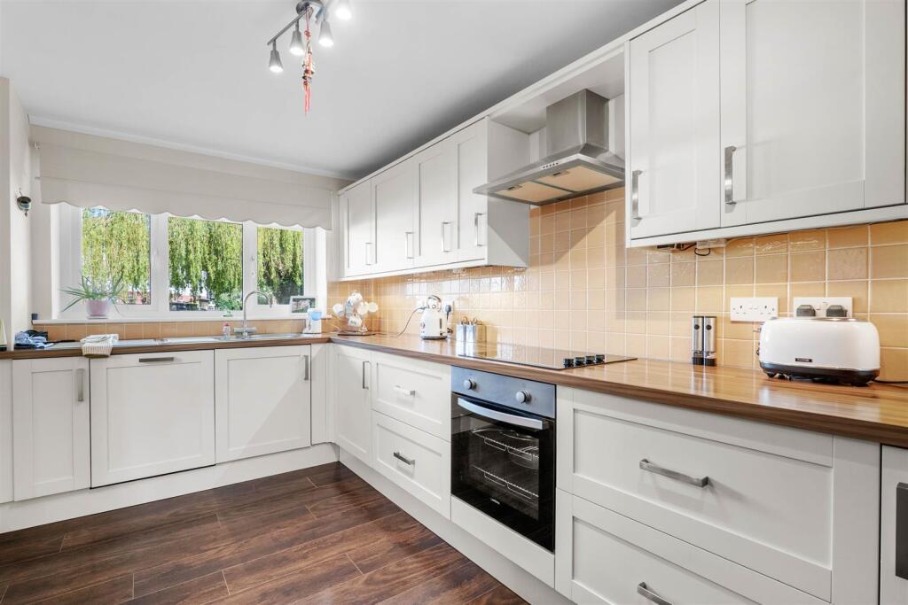 24 Camp Hill Avenue - Kitchen .jpg