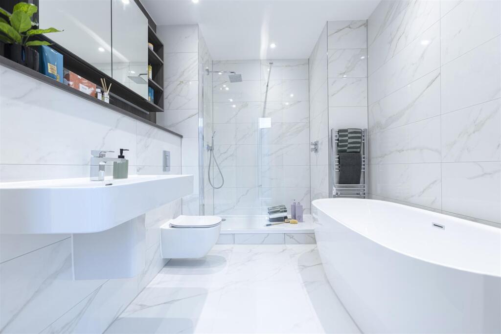 Bedroom1-ensuite-wide-8.jpg
