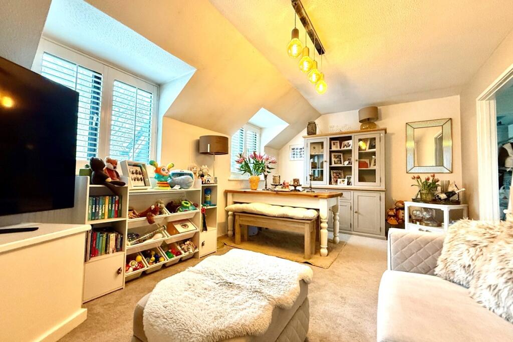 Lounge / Dining