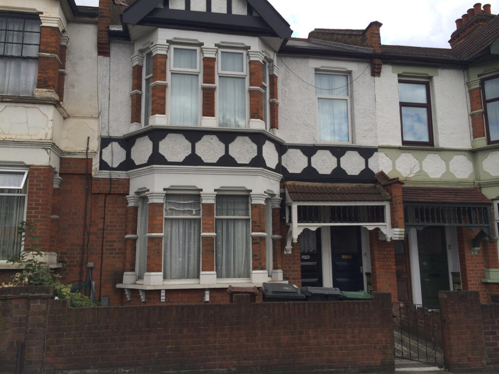2-bedroom ground floor flat to let on Warwick Ter