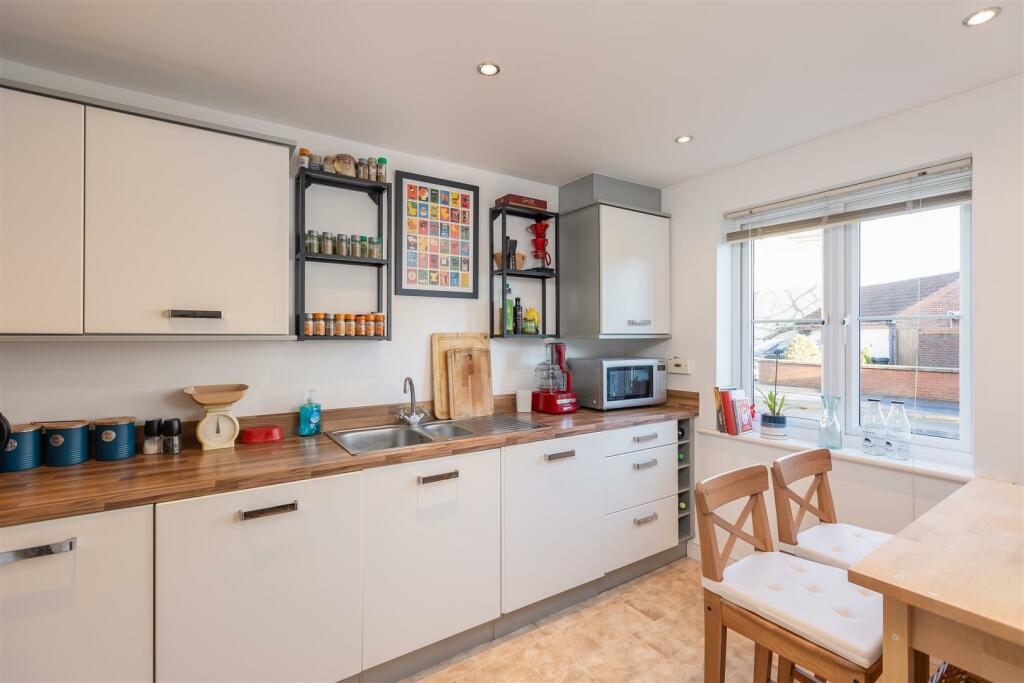 Fletton_Road_83_Kitchen-1[1].jpg