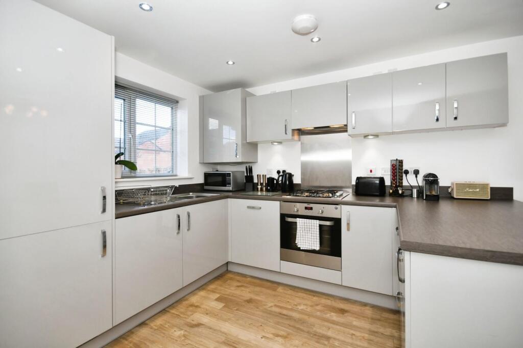 KITCHEN 02.jpg