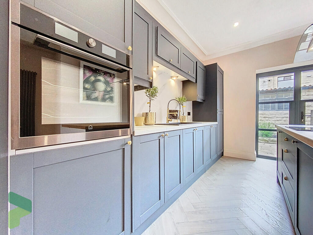 Fitted Breakfast ...