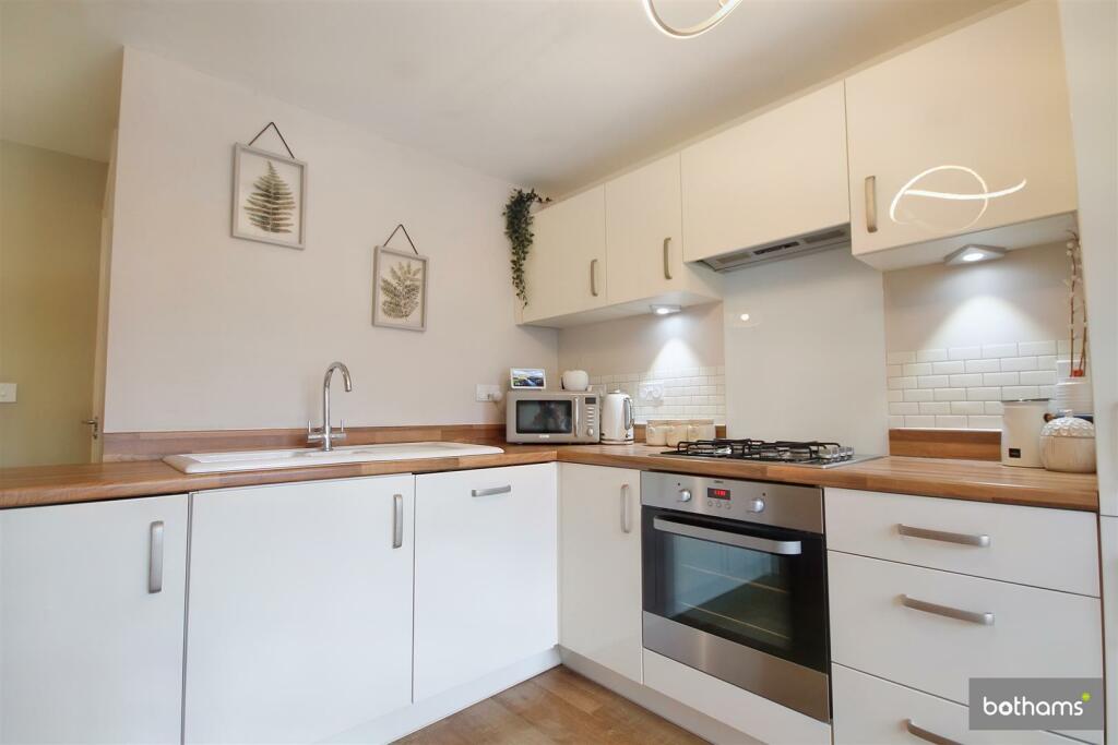 Kitchen 2.jpg