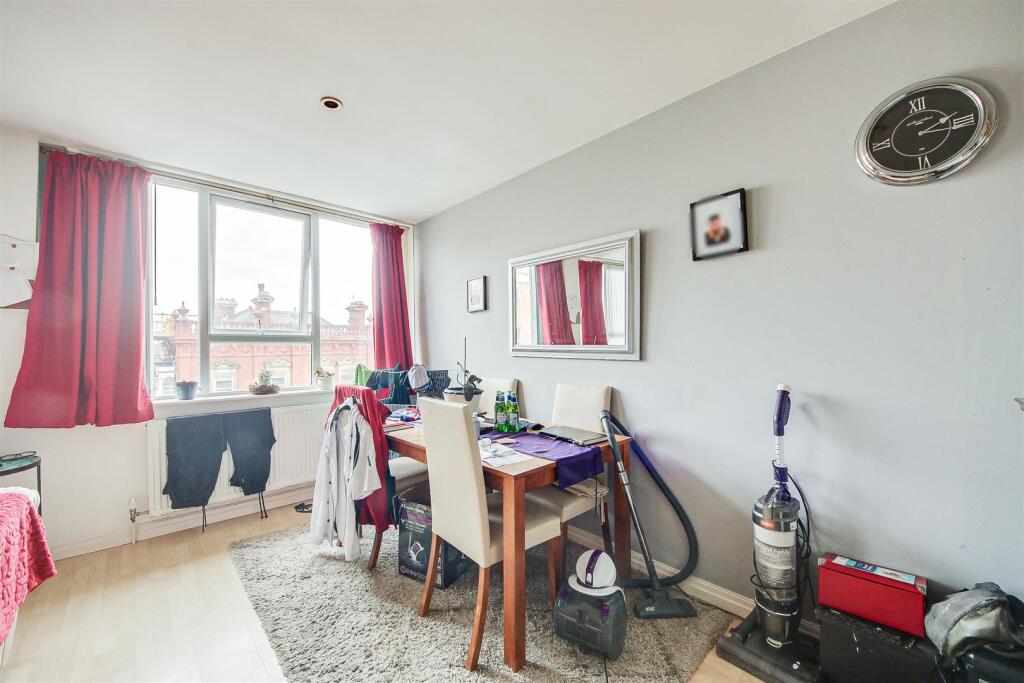 Living Room / Kitchen