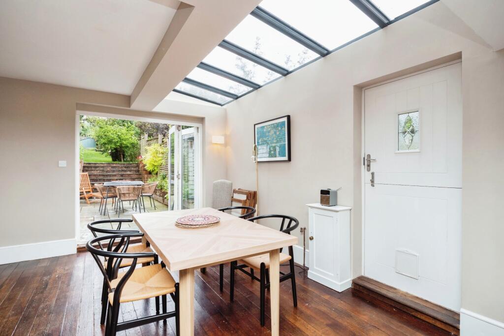 Living Room / Dining