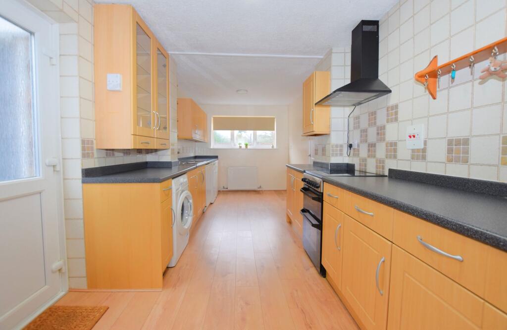 Fully Fitted Kitchen