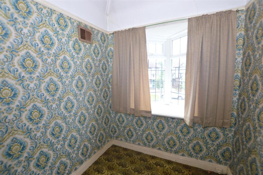 11 Milner Drive bed 3.JPG