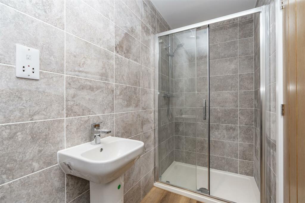 P8-En-Suite.jpg