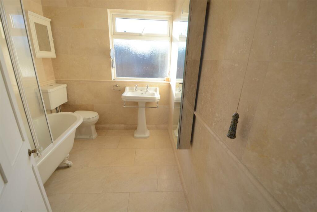 Water Row Bathroom.JPG