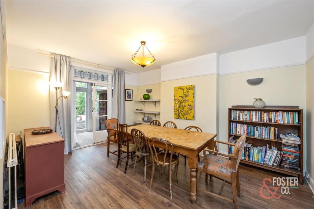 Goldstone Crescent, 42-014.jpg