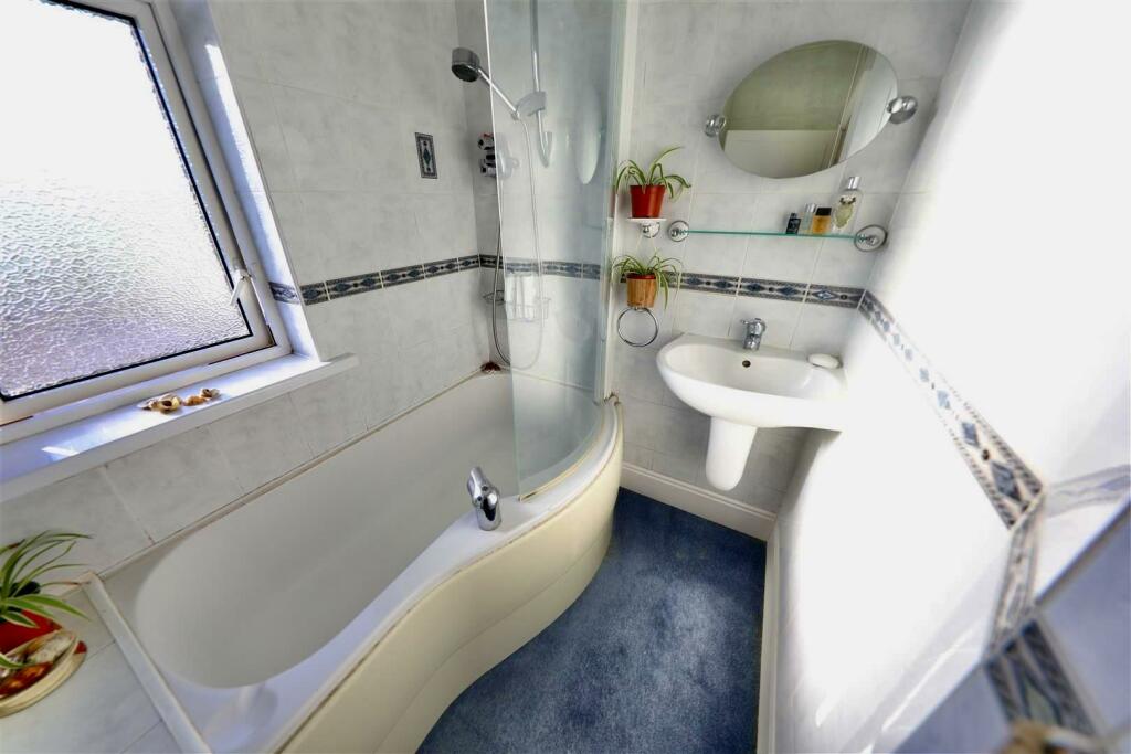 32 Allderidge - Bathroom.jpg