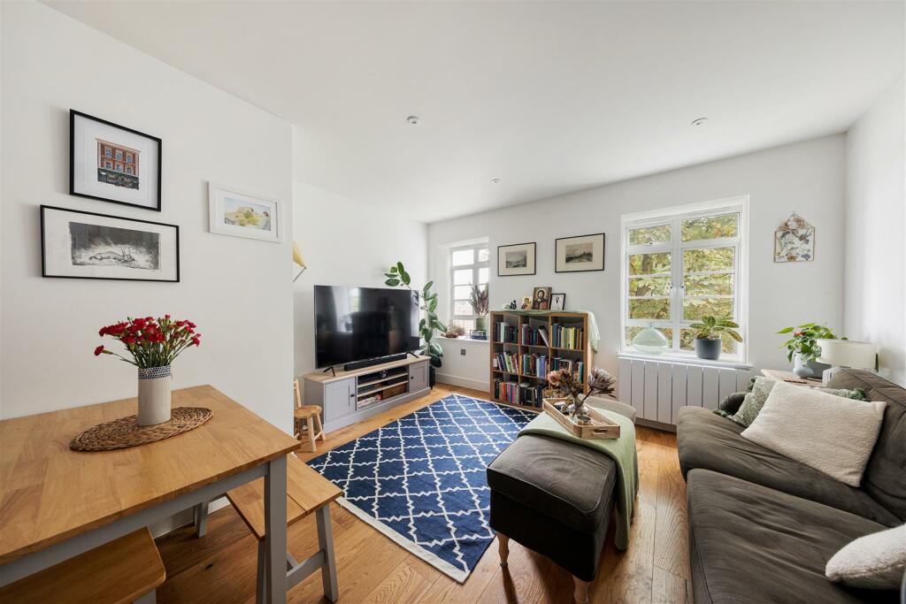 Robart House, E11