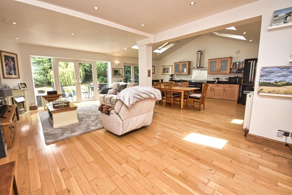 livingkitchen 1.jpg