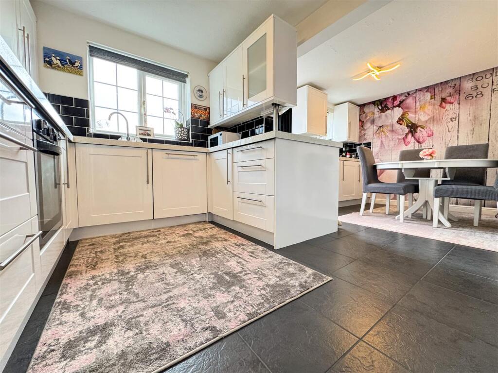 KITCHEN BREAKFAST ROOM