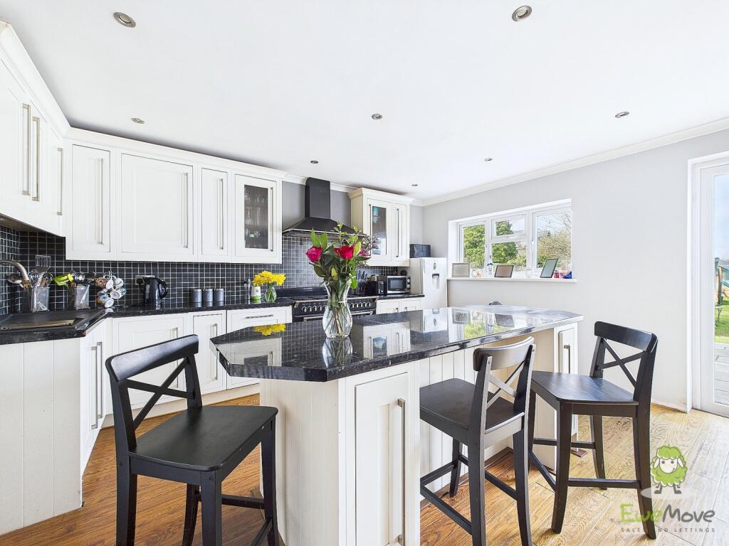 CAM01543G0-PR0119-STILL012